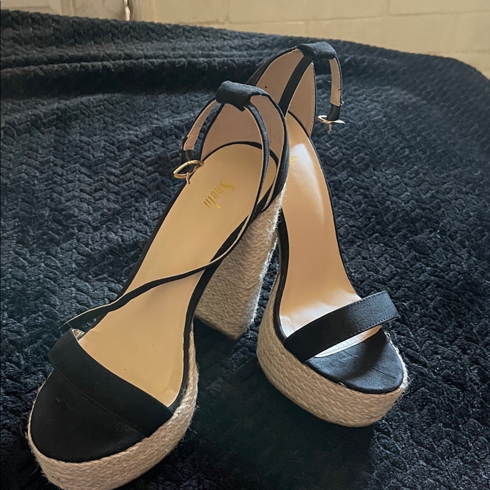 Chic Black Platform Espadrille Sandals ( used once)